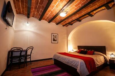 kamer hostal naira