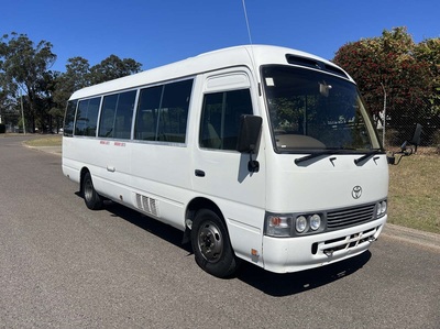 toyota coaster buitenkant